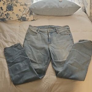 Old Navy Women's Light Blue High-rise Wow Straight Jeans Size 6 Short